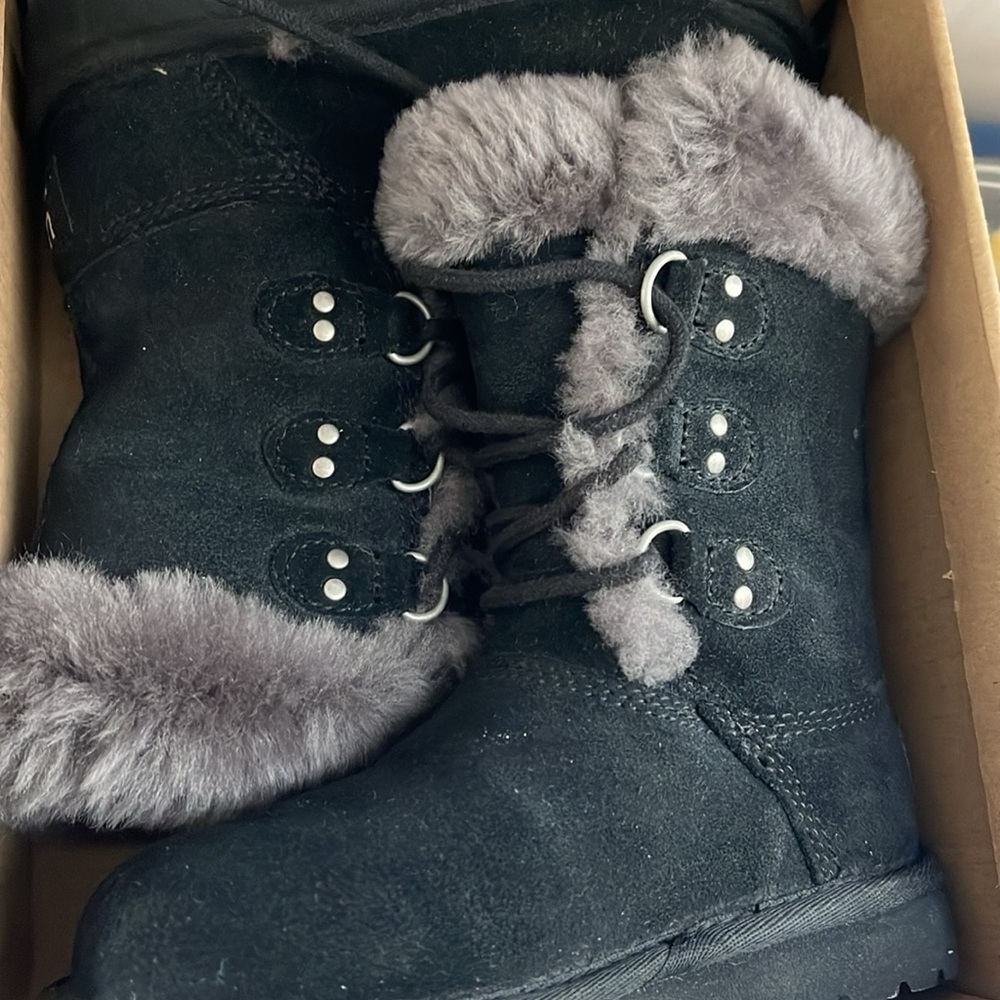 Brand new kids Ugg